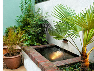 The small water feature design brings light to the courtyard.